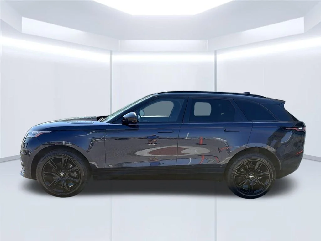 Used 2023 Blue Land Rover R-Dynamic S image 3