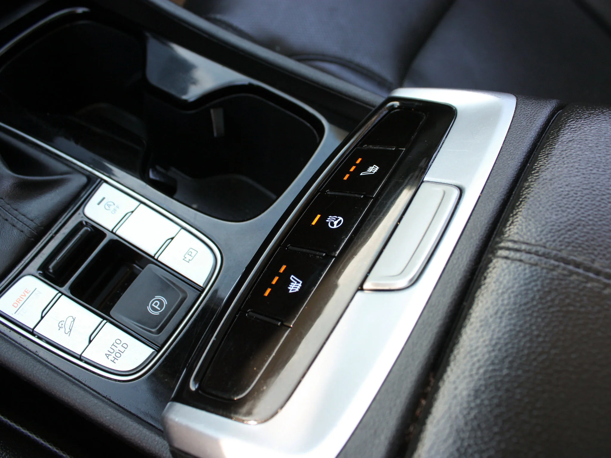 Certified Used 2023 Silver Hyundai Preferred * No Accidents | Remote Start | Panoramic Sunroof | Heated Leather Seats image 24