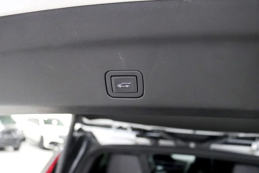 Used 2023 White Cadillac Sport Platinum image 46