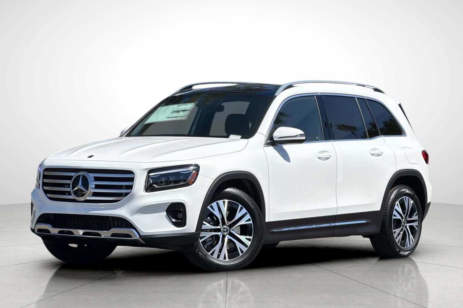 New 2026 Polar White Mercedes-Benz GLB 250 image 1