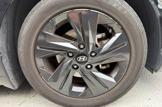 Used 2022 Phantom Black Hyundai SEL image 5