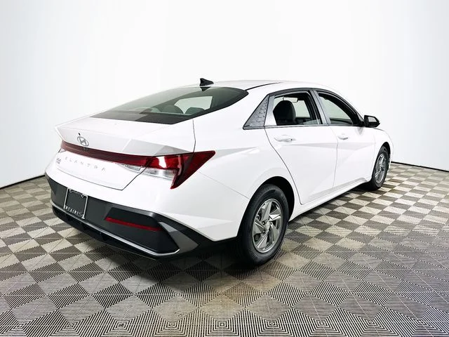 New 2026 Hyundai ELANTRA SE