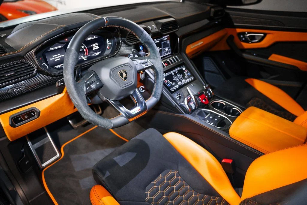 Used 2022  Lamborghini  image 27