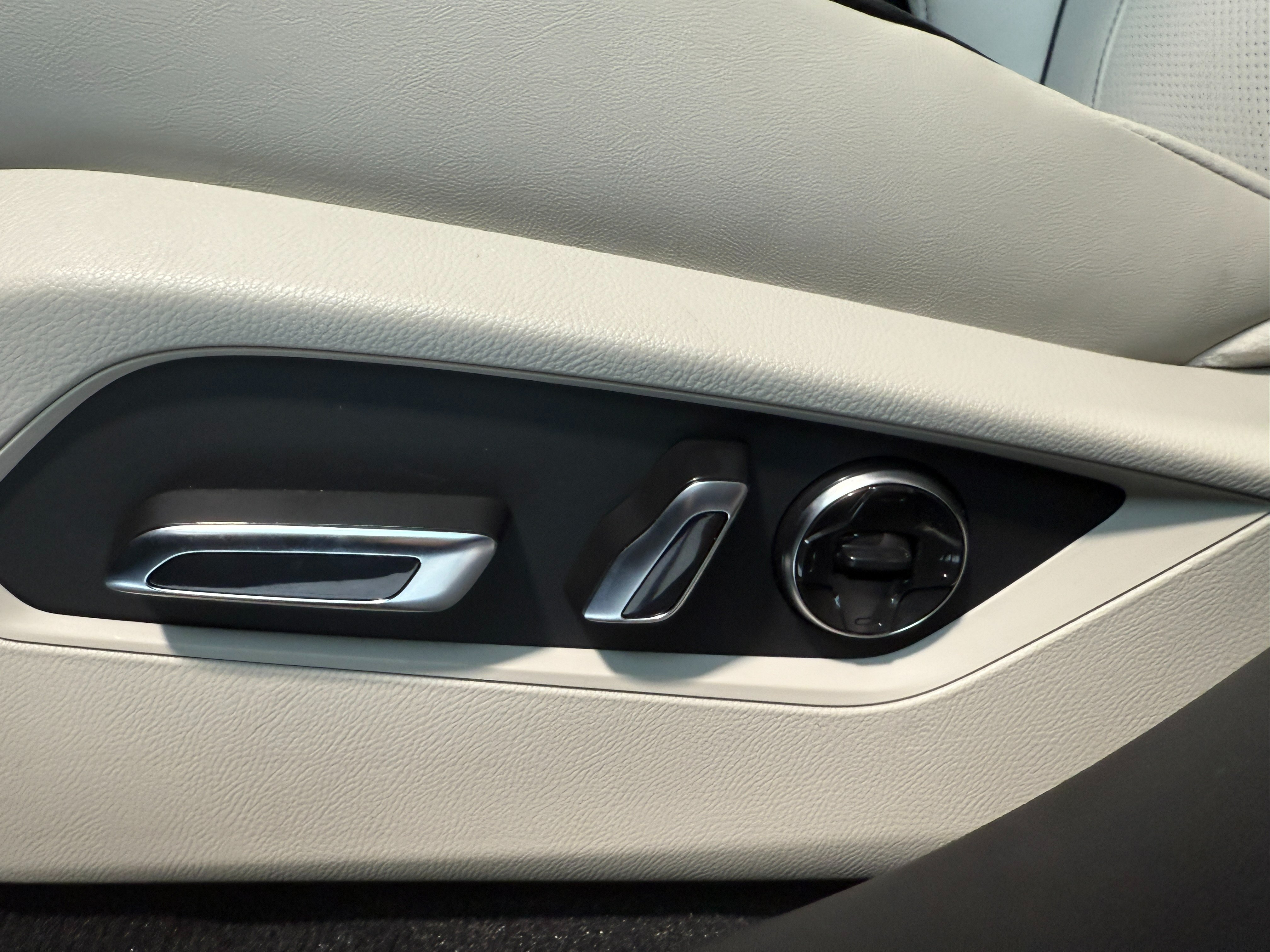New 2026 Platinum White Pearl Acura w/Advance Package image 17