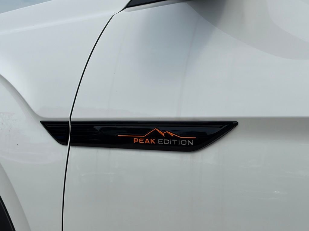 New 2026 Opal White Pearl Volkswagen 2.0T Peak Edition image 8