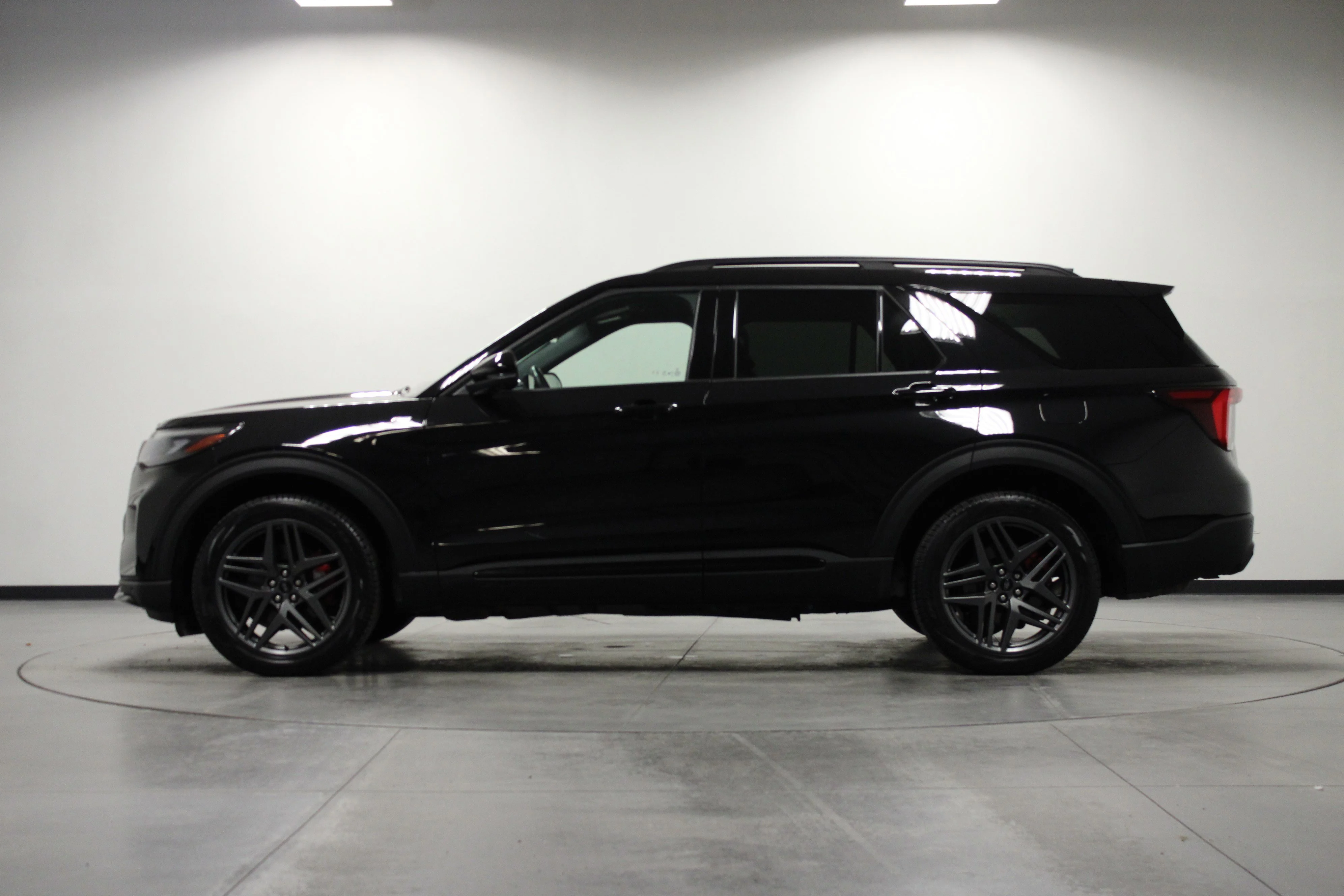 Used 2025 Black Metallic Ford ST-Line image 7