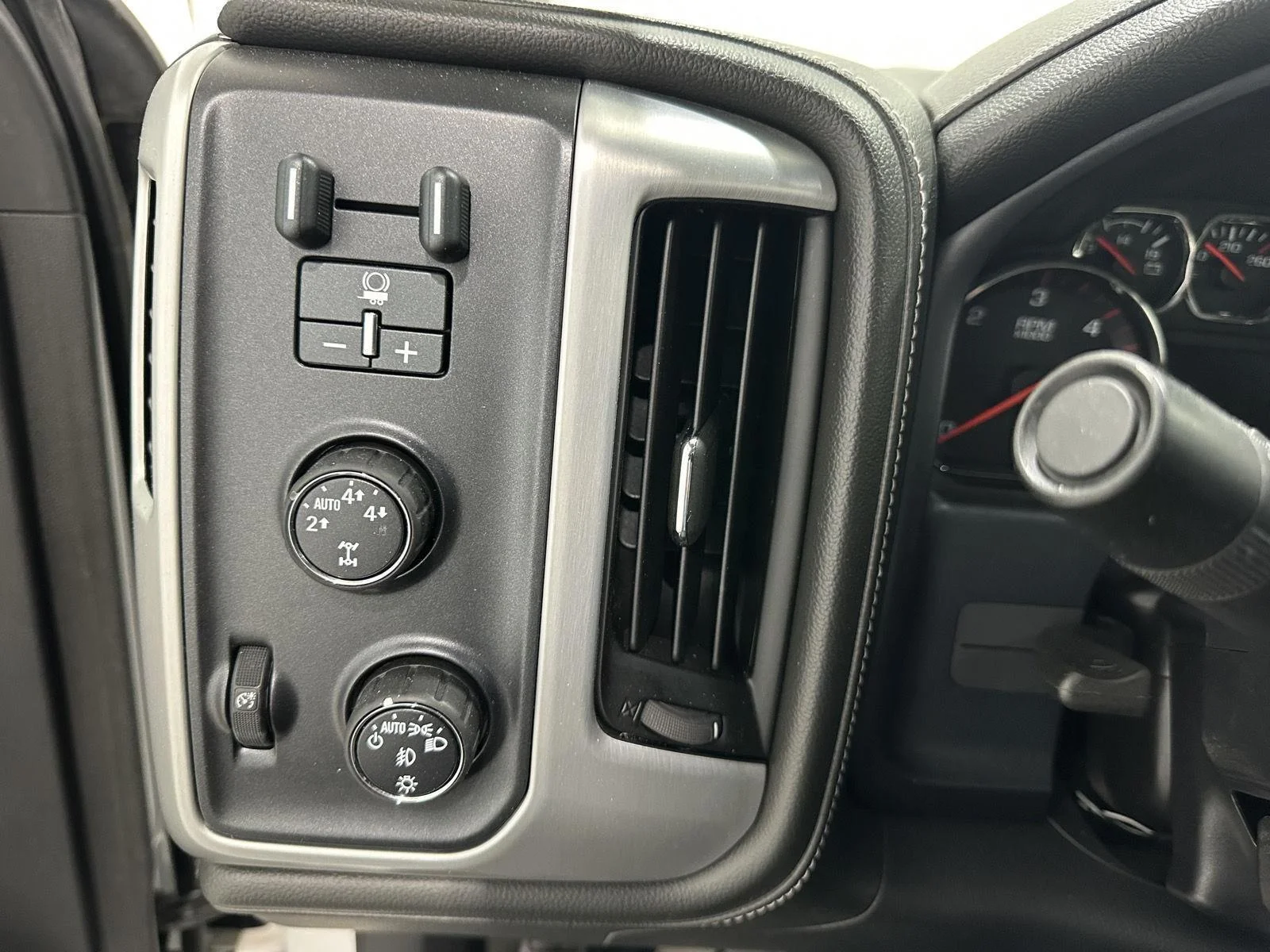 Used 2016 SUMMIT WHITE GMC SLE image 16
