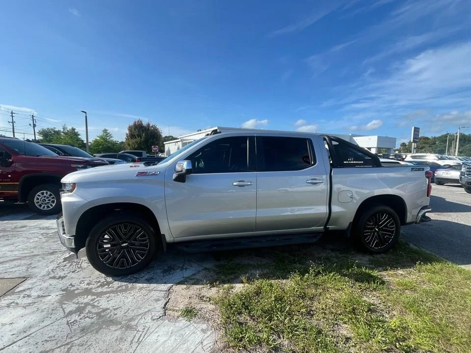 Used 2019 SILVER ICE METALLIC Chevrolet LT image 2