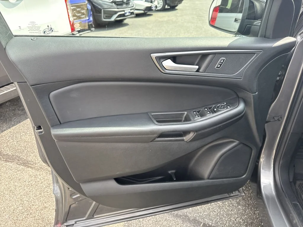 Used 2023 Gray Ford SE image 25