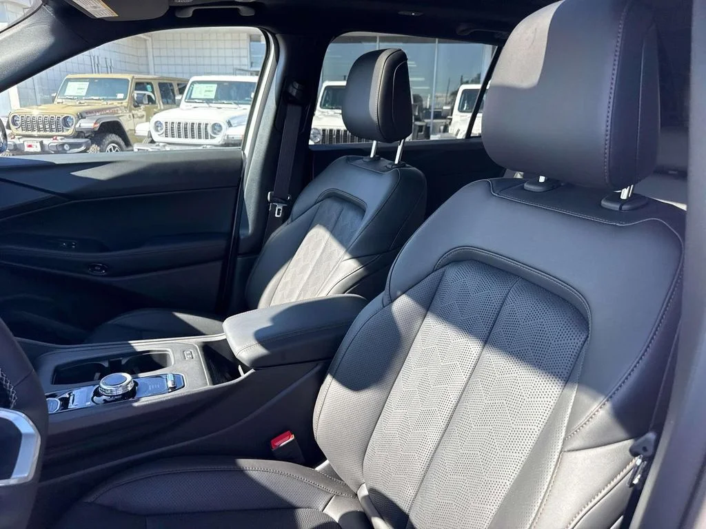 New 2026 White Jeep Overland image 25