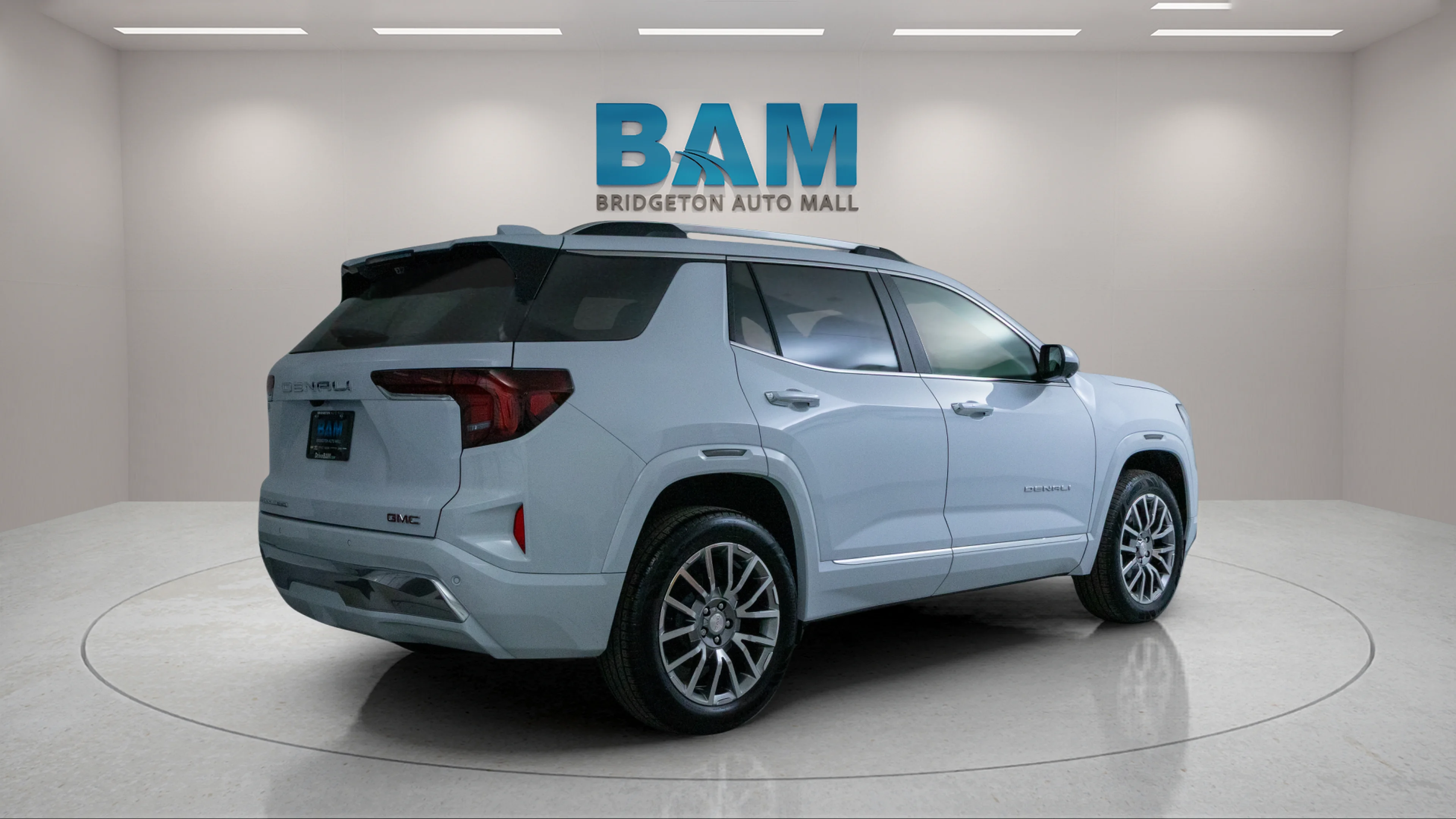 Used 2027 Glacier White Tricoat GMC AWD Denali image 7