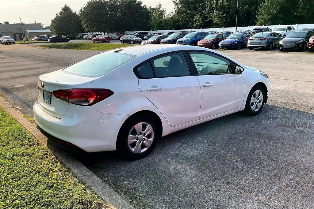 Used 2018 White Kia LX image 7