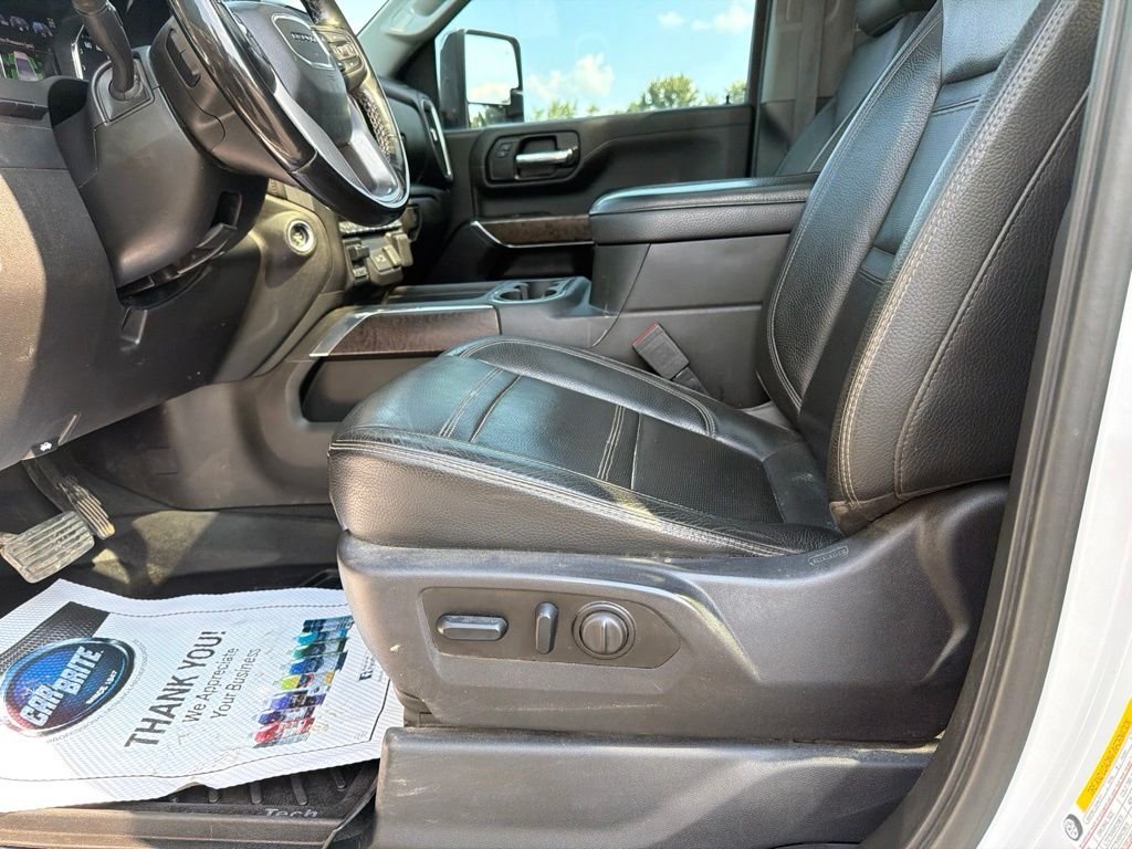 Used 2023 White GMC Denali image 20