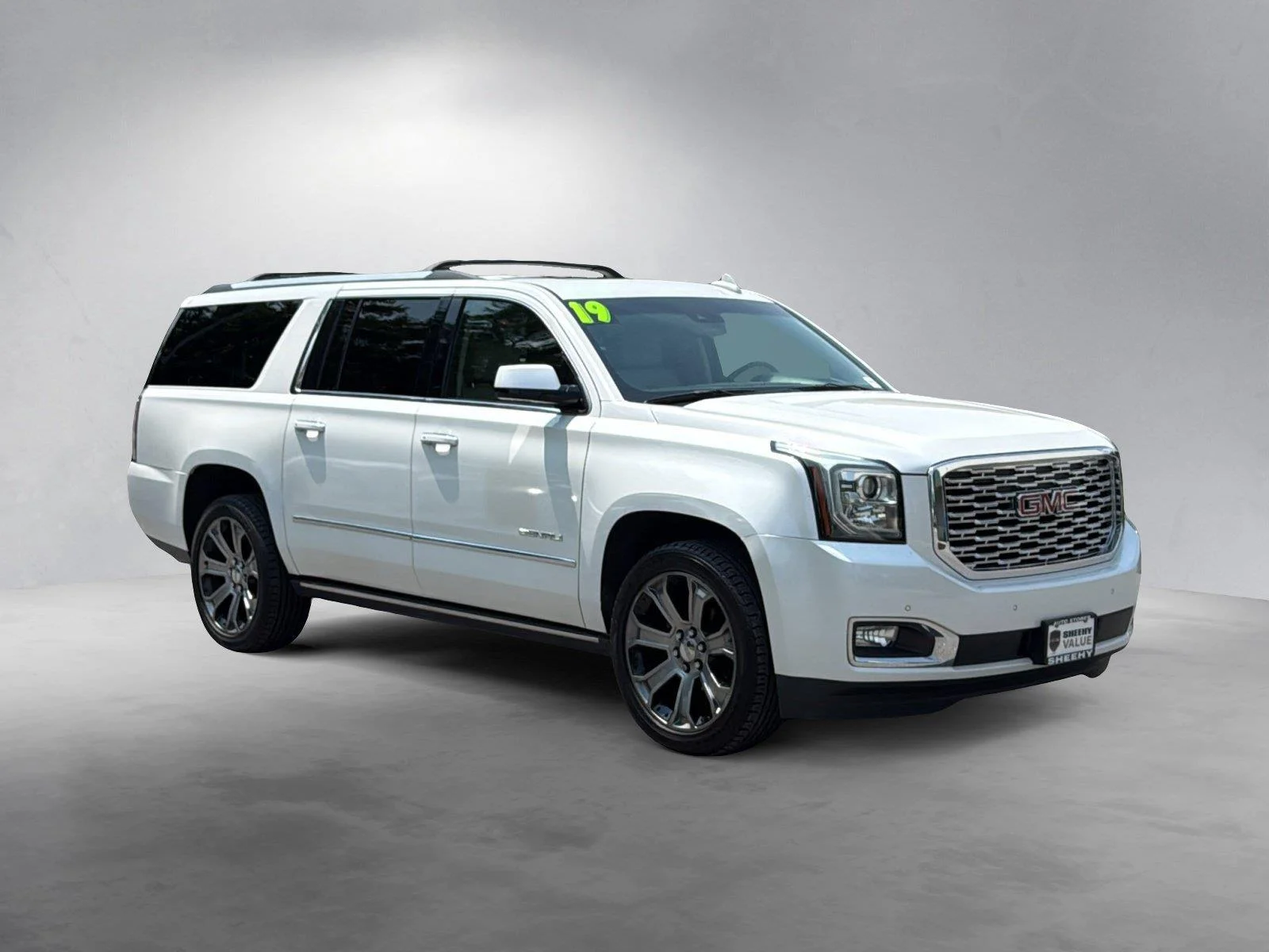 Used 2019 White Frost Tricoat GMC Denali image 2