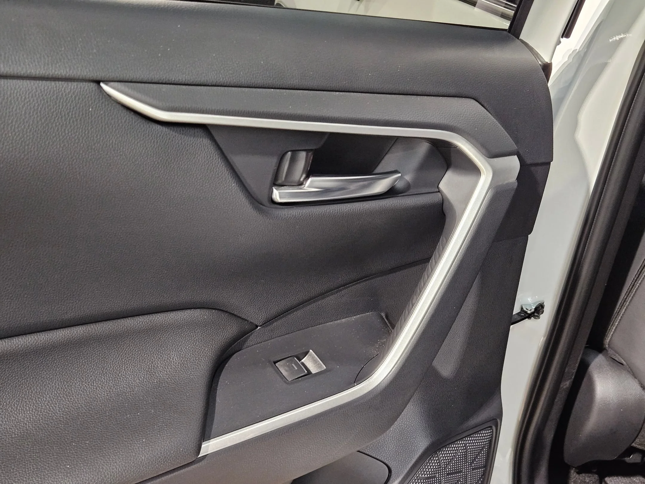 Used 2024 Wind Chill Pearl Toyota Hybrid XLE Premium image 36