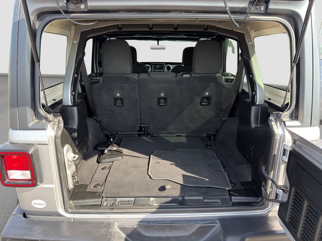 Used 2020 Silver Jeep Unlimited Sahara image 20