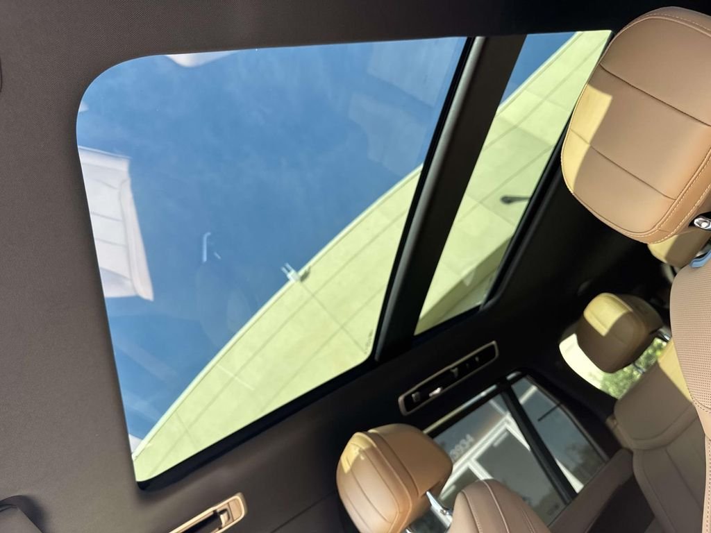 New 2026 Santorini Black Land Rover SE image 11