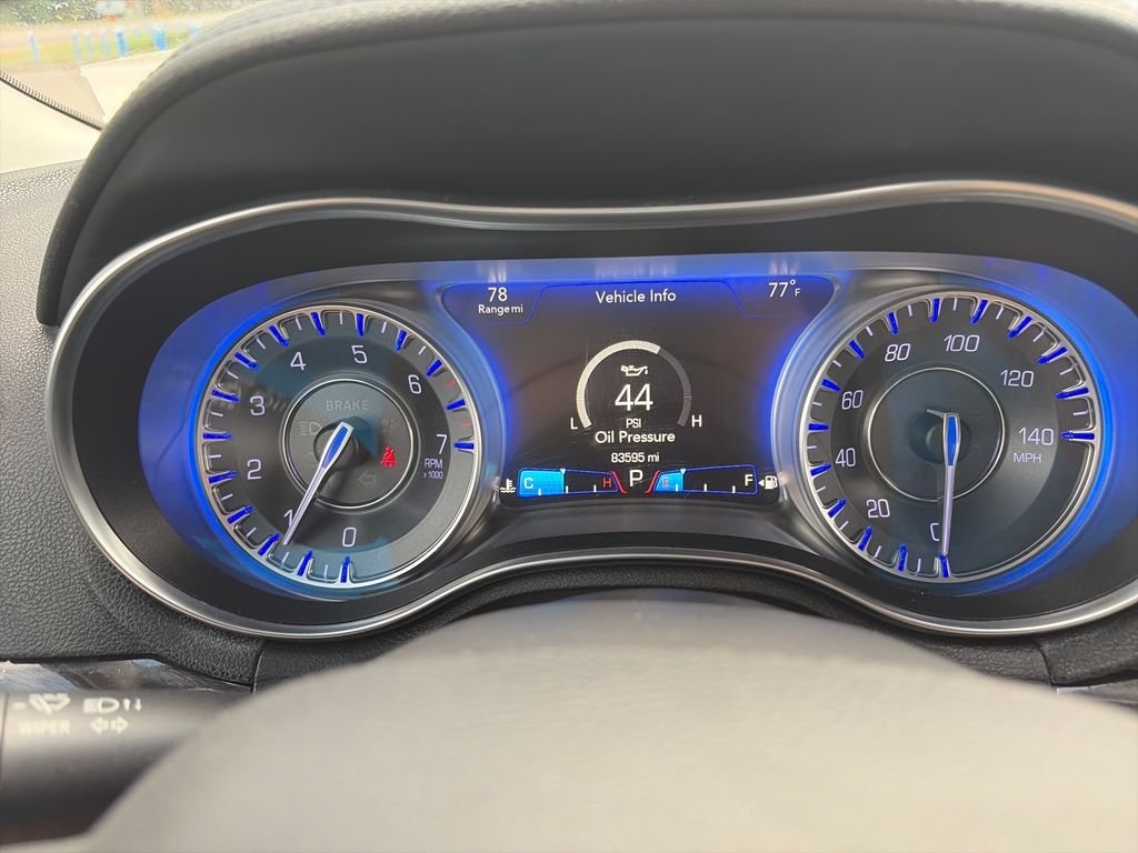 Used 2016 Velvet Chrysler Limited image 15