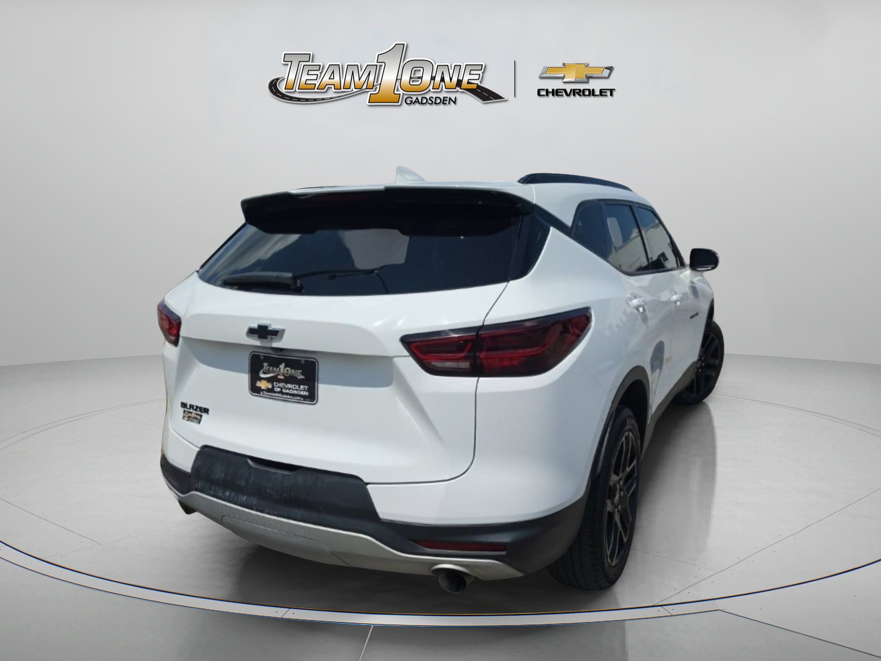 Used 2024 Summit White Chevrolet 2LT image 7