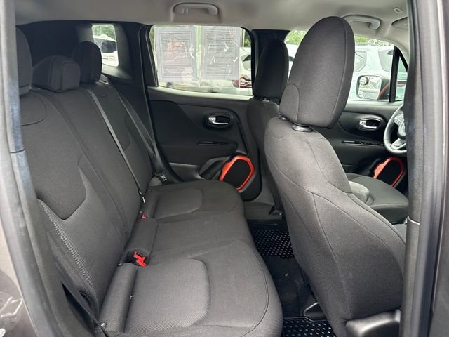 Used 2018 Granite Crystal Metallic Clearcoat Jeep Upland Edition image 10