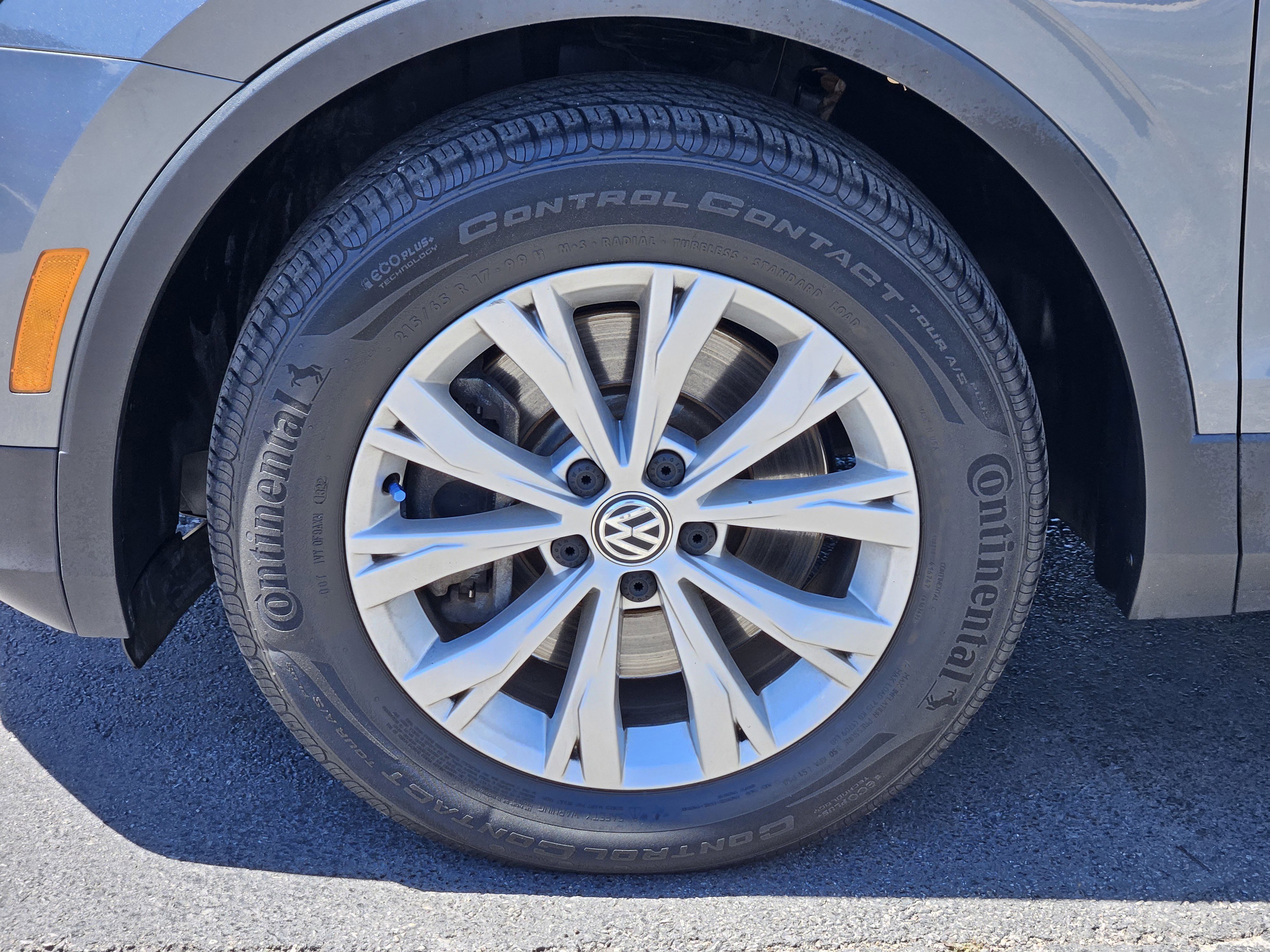 Used 2018 GRAY Volkswagen 2.0T SE 4Motion image 10