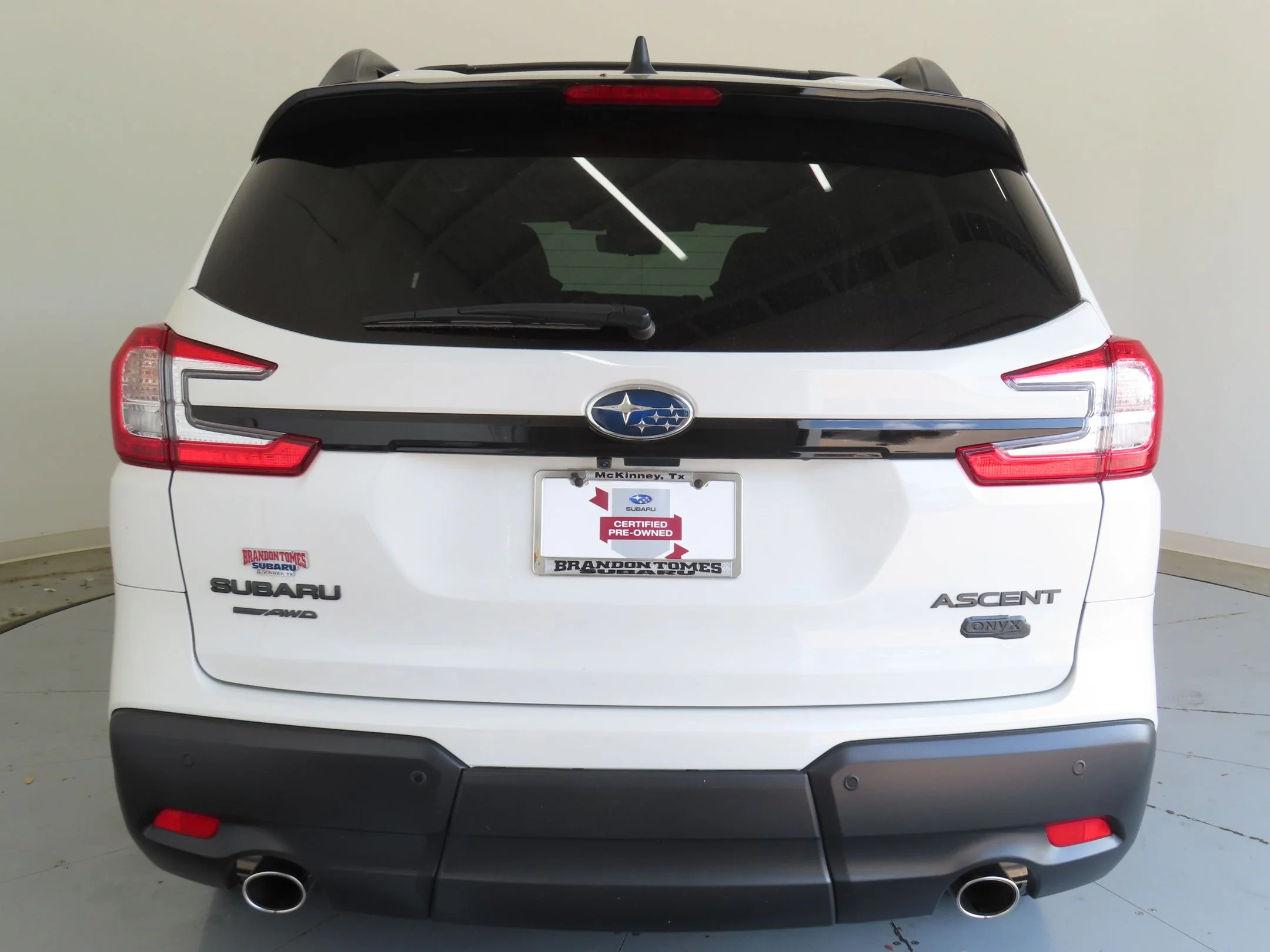 Certified Used 2025 White Subaru Onyx Edition Touring image 4