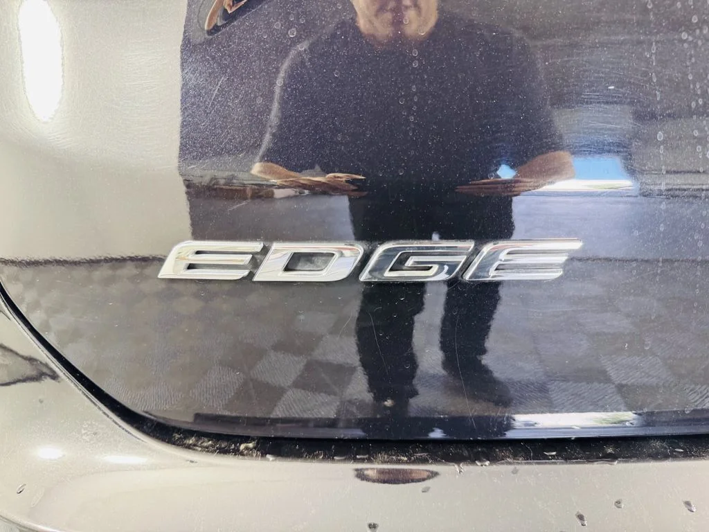 Used 2019 Black Ford SEL image 25