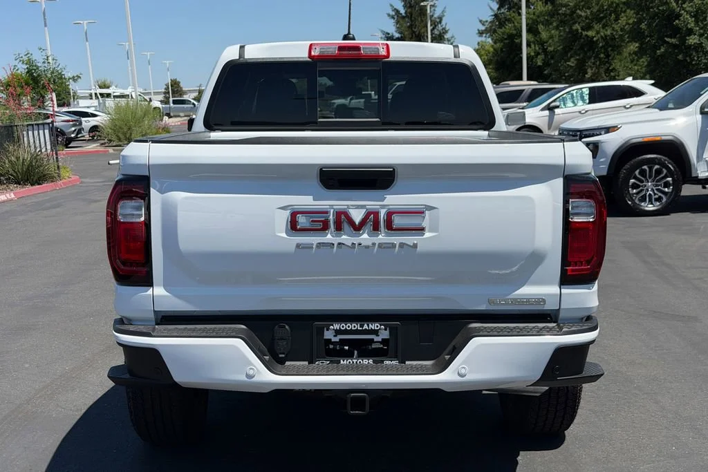 New 2026 Summit White GMC Elevation image 9