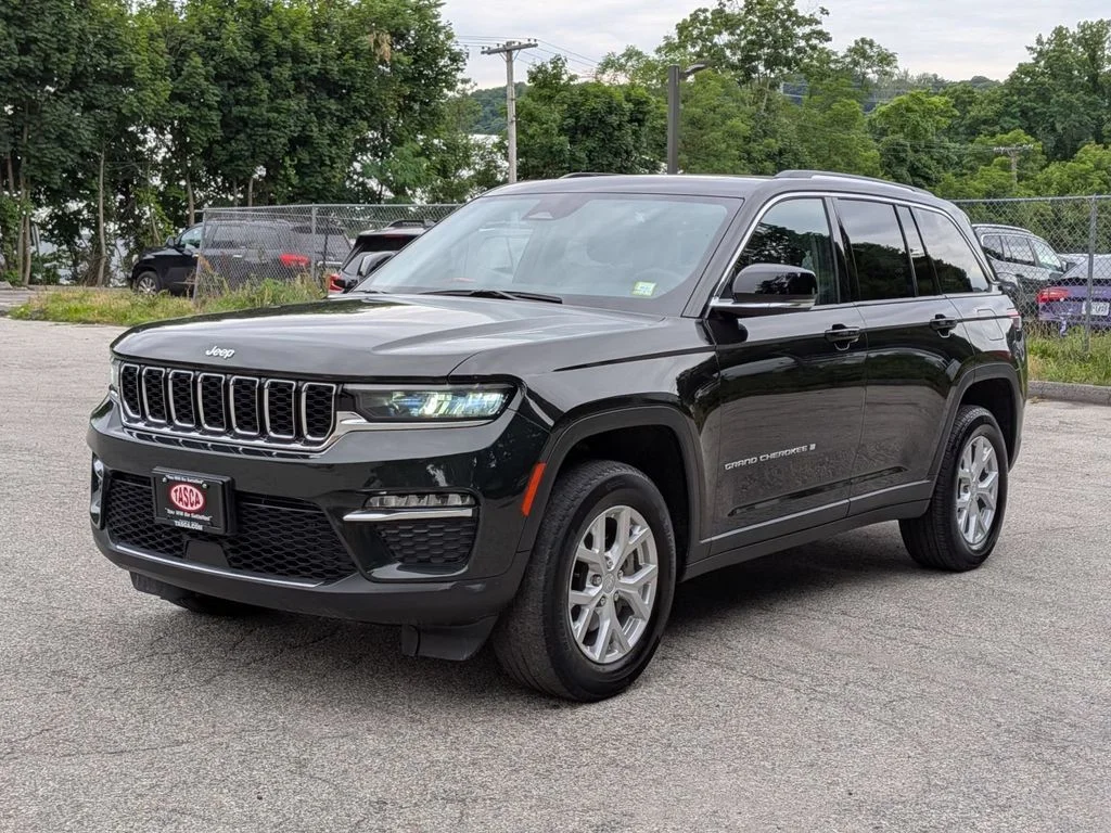 Used 2023 Brown Jeep Limited image 10