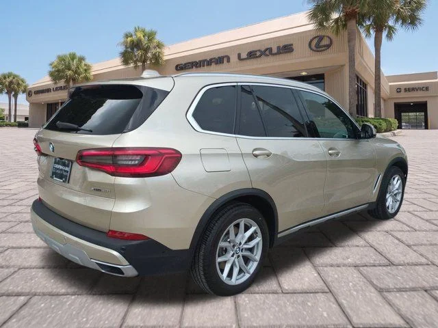 Used 2019 Beige BMW xDrive40i image 4
