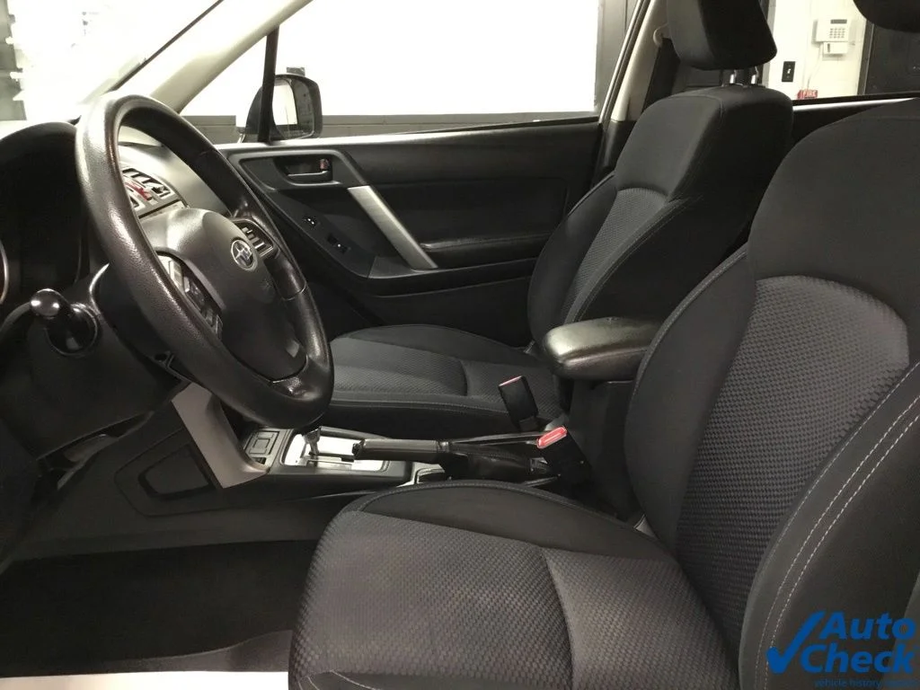 Used 2016 Silver Subaru 2.5i Premium image 23