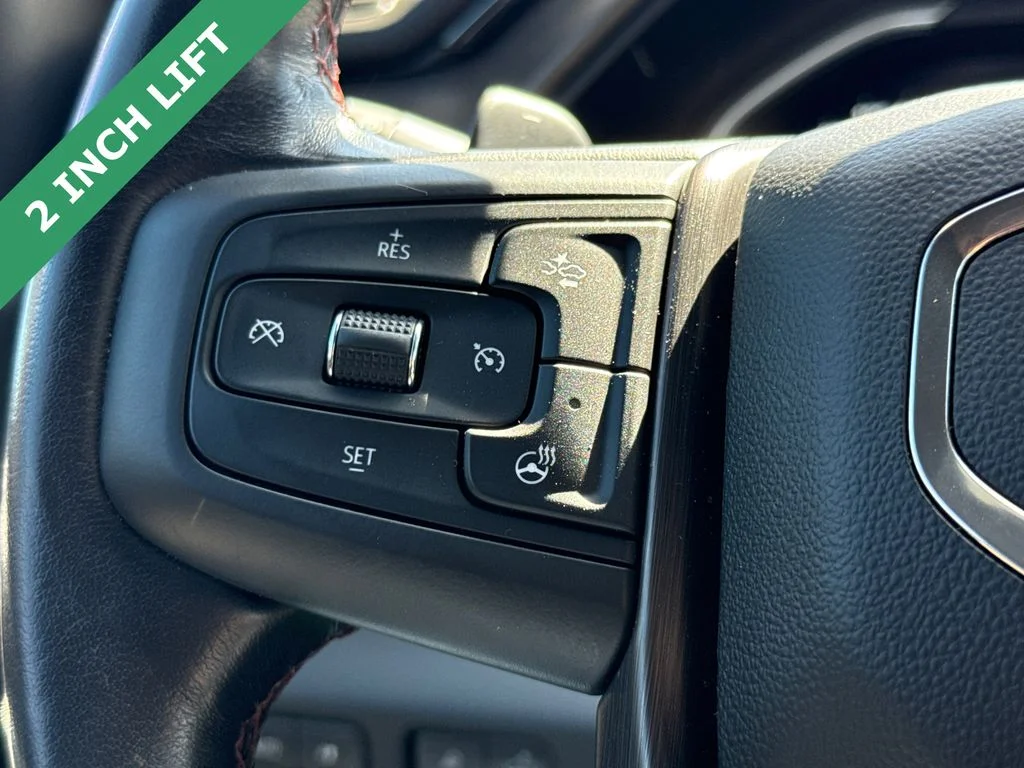 Used 2022 White GMC AT4X image 28
