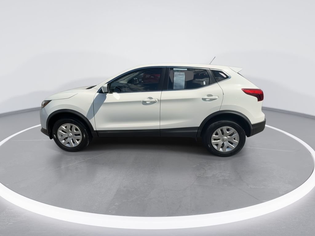 Used 2018 White Nissan S image 5