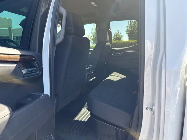 Used 2025 White GMC Elevation image 13
