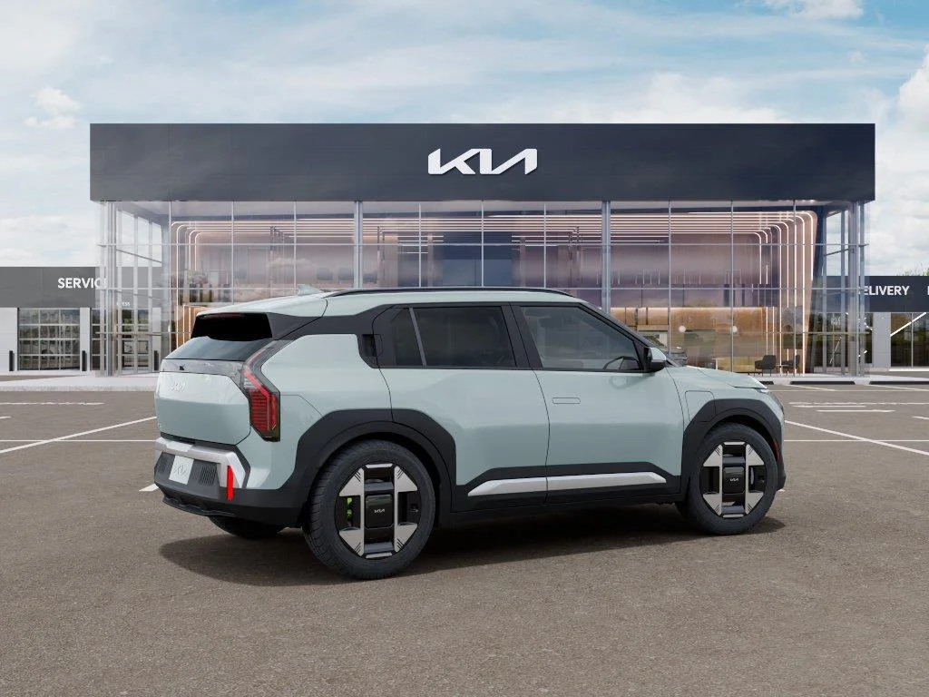New 2027 Snow White Pearl Kia Wind image 6