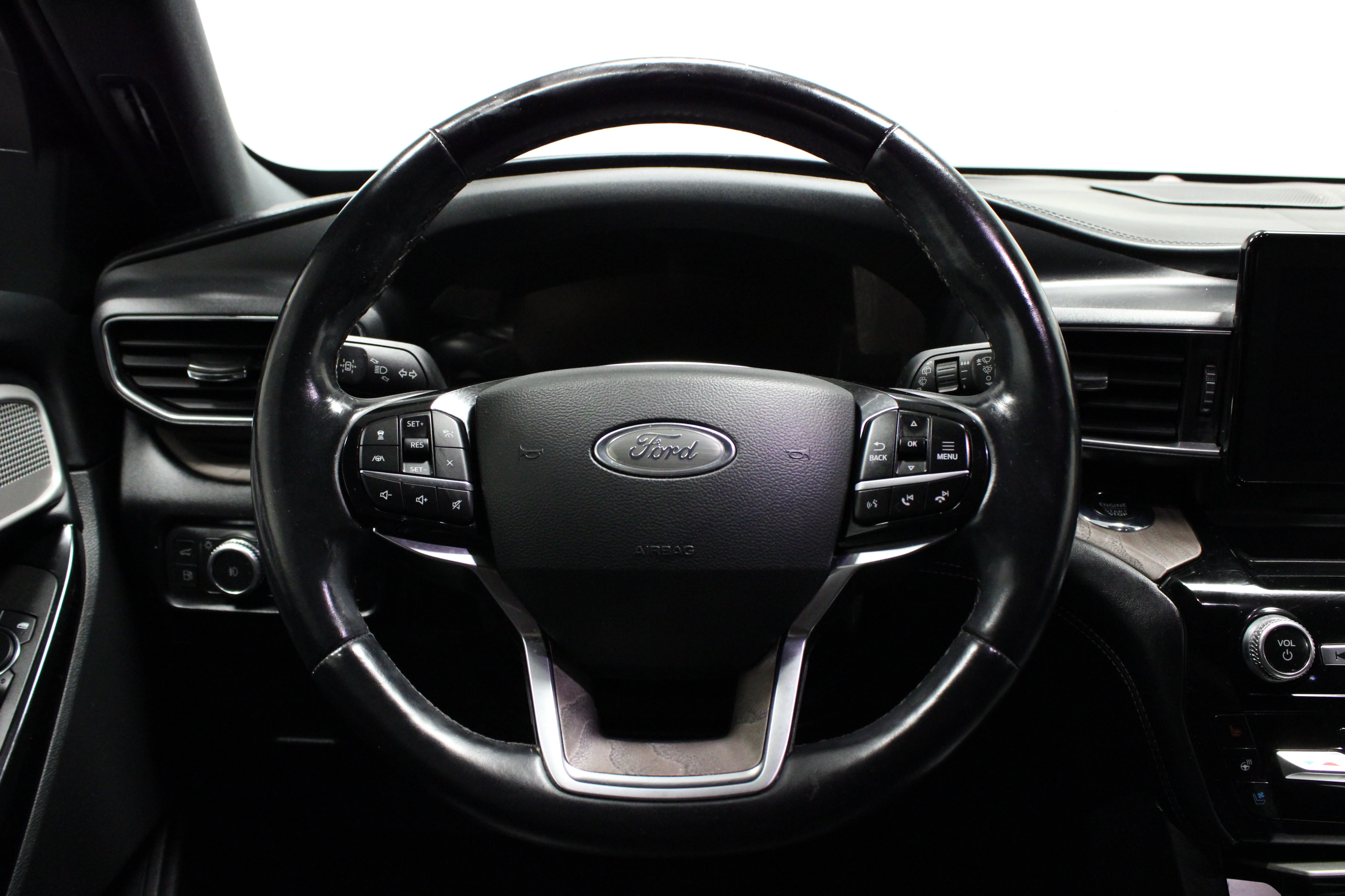 Used 2022 Agate Black Metallic Ford Platinum image 23