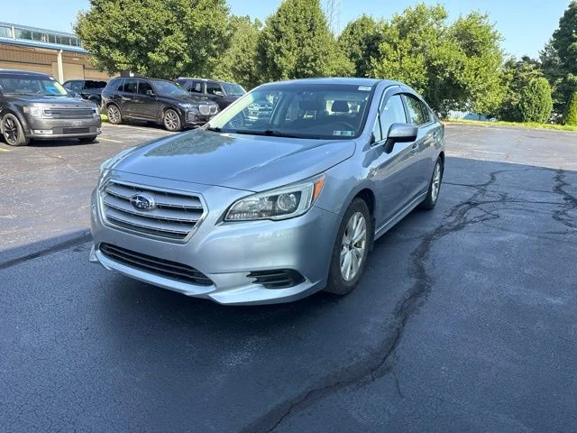 Used 2015 Silver Subaru 2.5i image 3