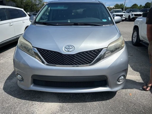 Used 2017 Silver Toyota SE Premium image 3