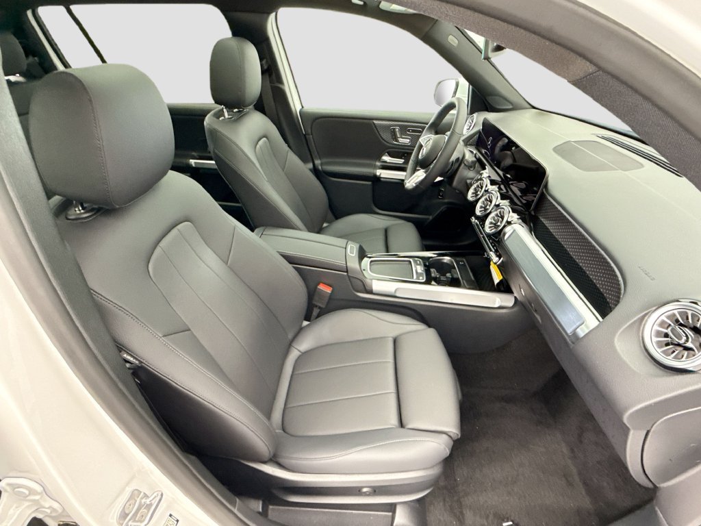 New 2026 Polar White Mercedes-Benz GLB 250 image 19