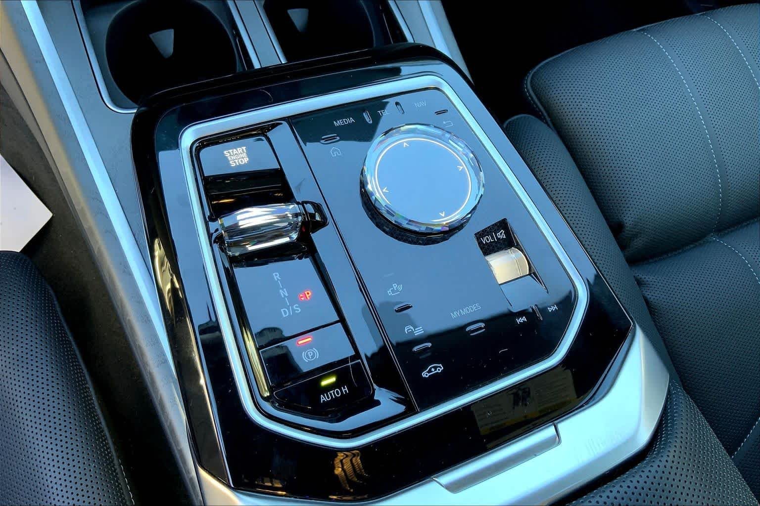 2025 BMW 7 Series 760i - Photo 17