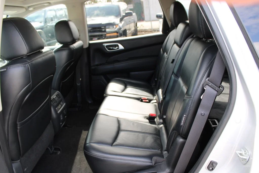 Used 2018 Silver Nissan SL image 17