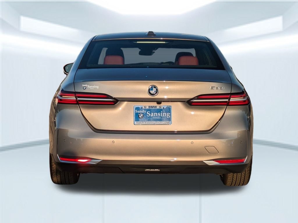 New 2026 Oxide Grey Metallic BMW 530i image 4