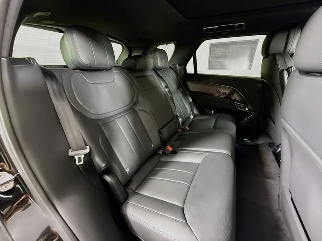 Used 2025 Santorini Black Metallic Land Rover SE image 29