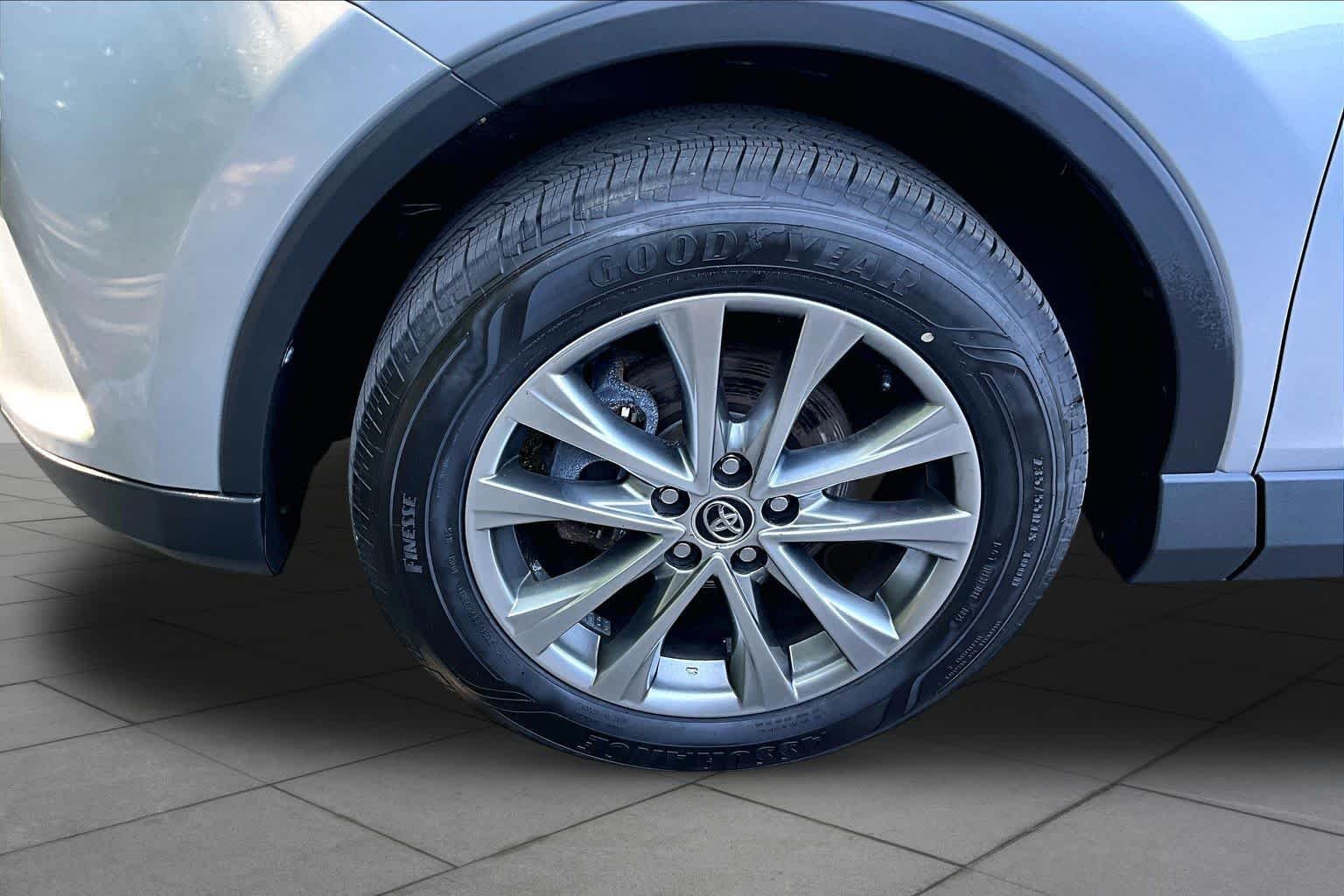 Used 2016 Silver Sky Metallic Toyota Limited image 20
