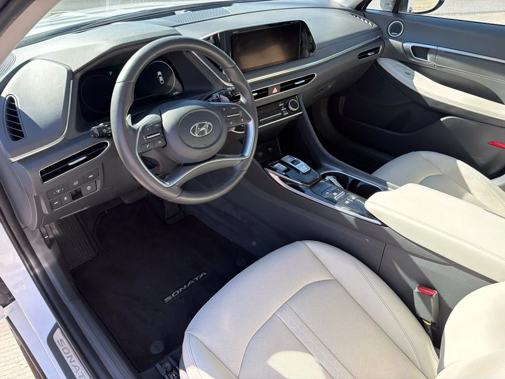 Used 2023 White Hyundai Limited image 18