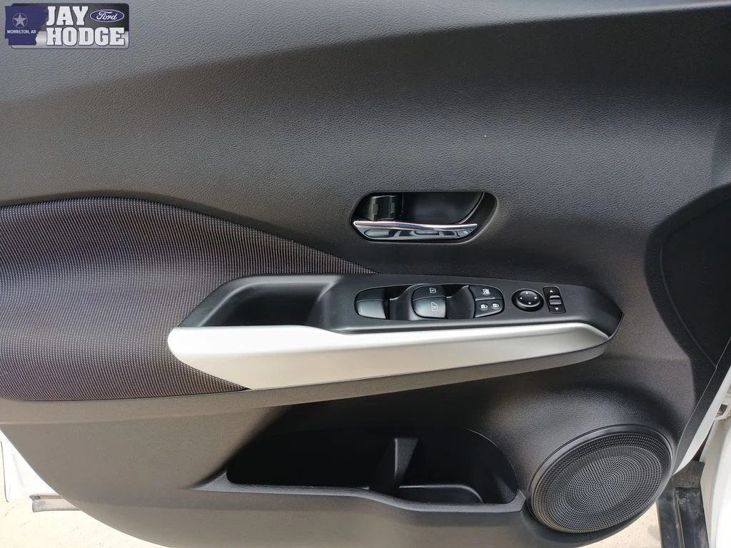 Used 2020 White Nissan SV image 28