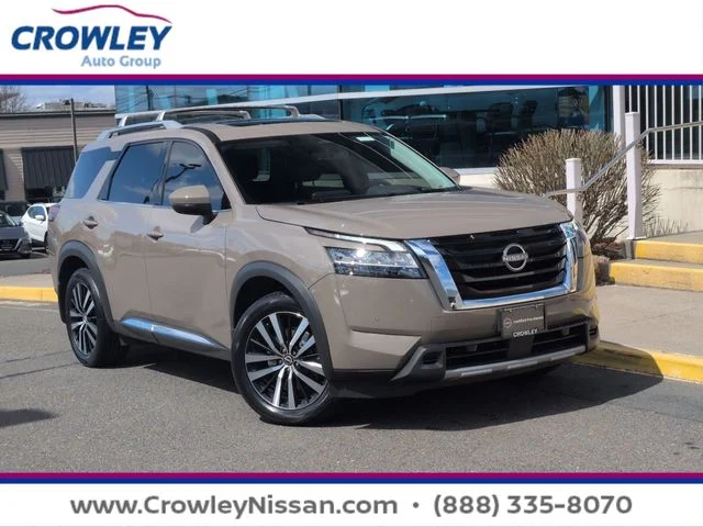 2023 Nissan Pathfinder Platinum 4WD's photo