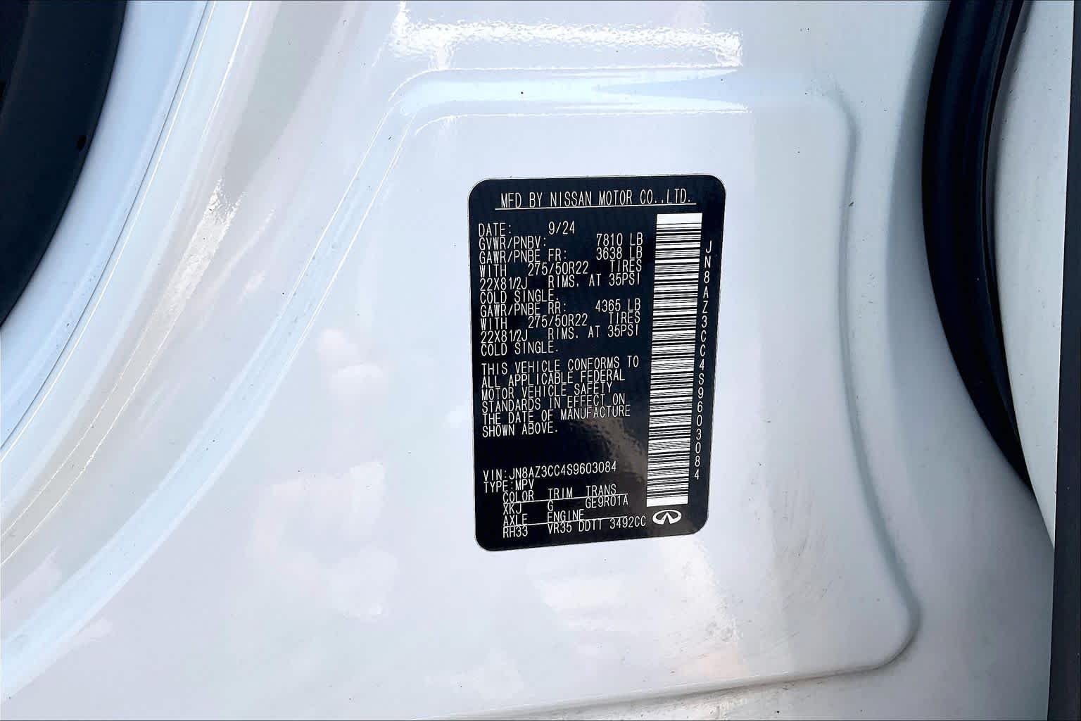 Used 2025 Radiant White/Black Obsidian INFINITI AUTOGRAPH image 38