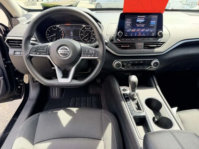 Used 2022 Black Nissan 2.5 SV image 17