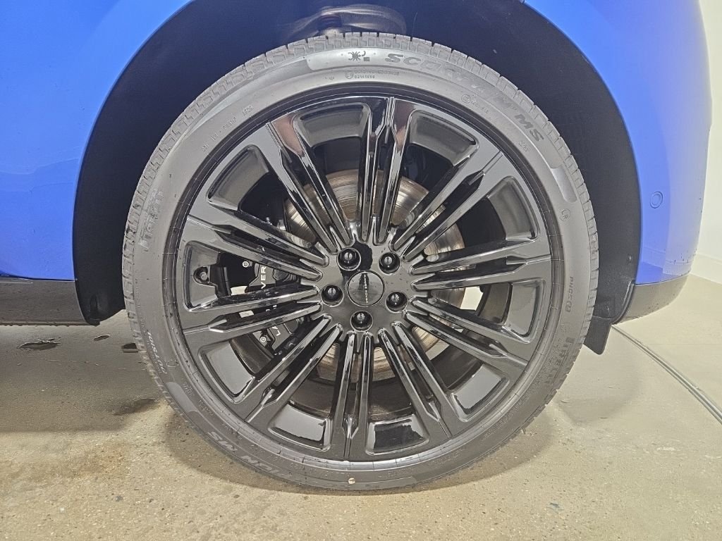 New 2026 Velocity Blue Land Rover SE image 30